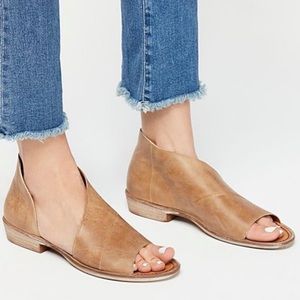 Free People Mont Blanc Light Tan Leather Open Toe Flats size 39
